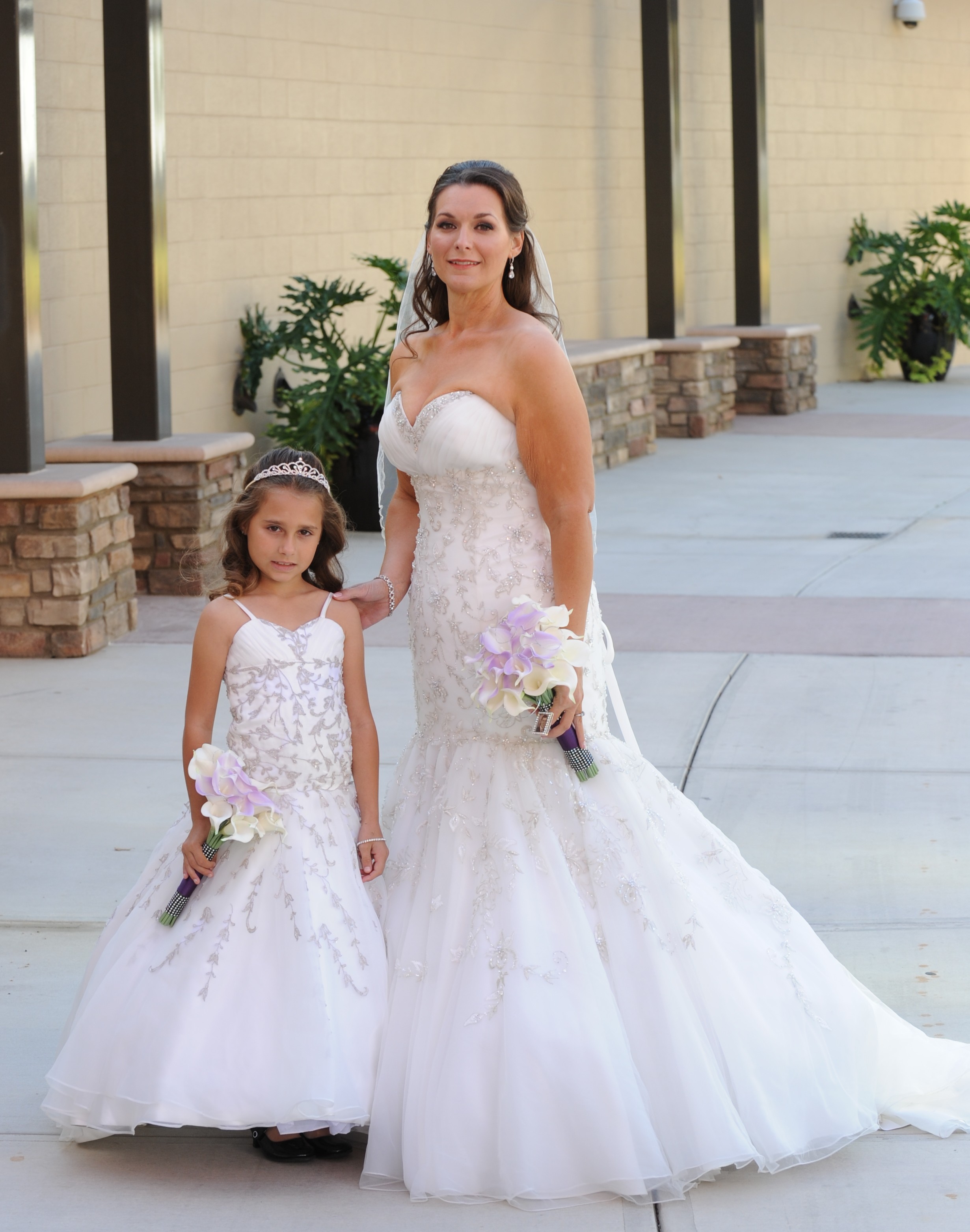 Mom and daughter matching wedding dresses best sale